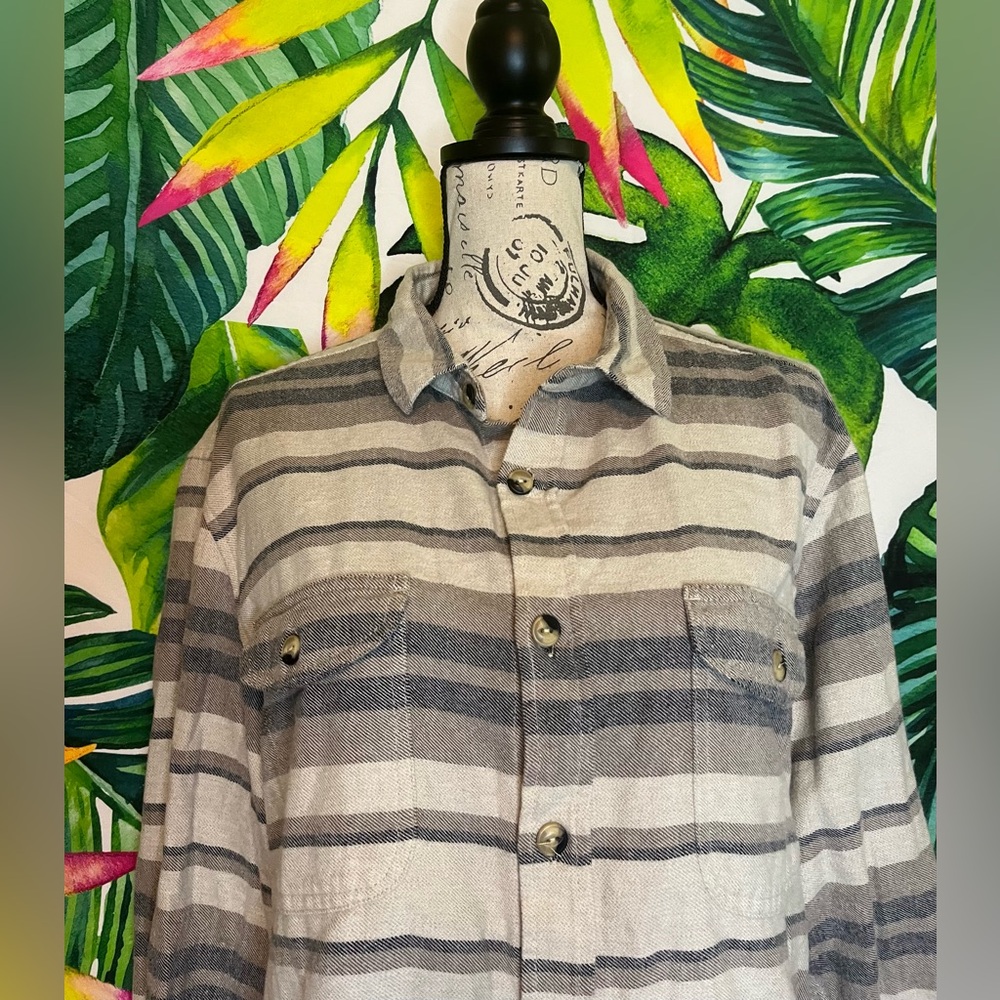 Vissla Mens L Beige Grey Striped Button Down Fall Winter Casual Flannel Shirt